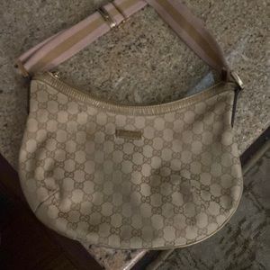 Authentic Gucci cross Body!! The best classic bag for everyday!!!